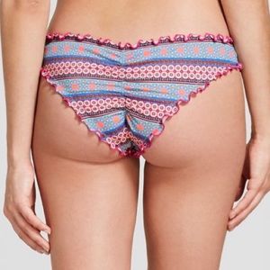 Cheeky swimsuit bottoms